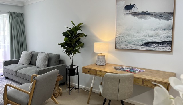 City Escape Mounts Bay Apartment. Near Kings Park - Parking - Wifi