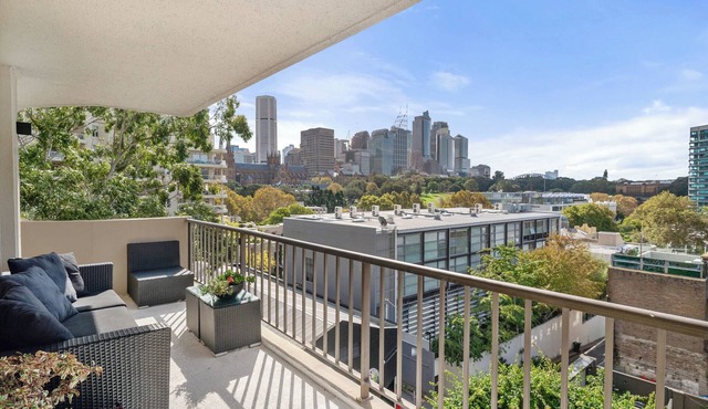 Cityscape 2BR Charm with Pool, Sauna & Spa Access