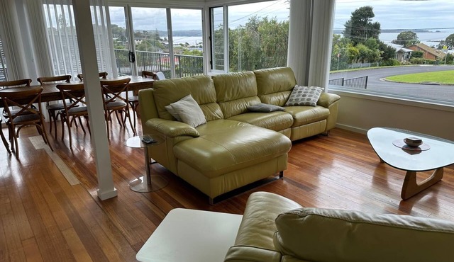 Cloud 9 - Family accommodation at beautiful Batehaven with water views