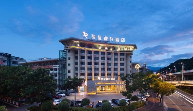 Cloud Grand View Sky Gate Resort Zhangjiajie