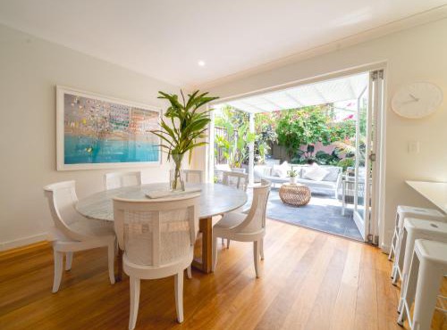 Coastal 4BR Home for 10 with Garden and Garage