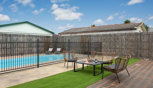 Coastal Blue is a large 5 bedroom holiday home on the NSW South Coast located in Windang.