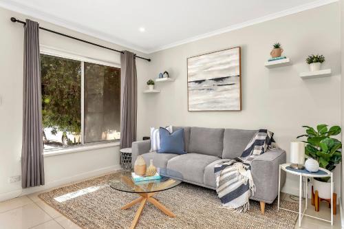 Coastal Comfort with a Pool opposite Henley Beach