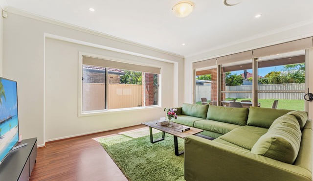 Coastal Retreat – Spacious 5BR Haven in Maroubra