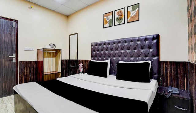 Collection O by OYO Burlton Park Jalandhar Formerly Hotel R1 Inn