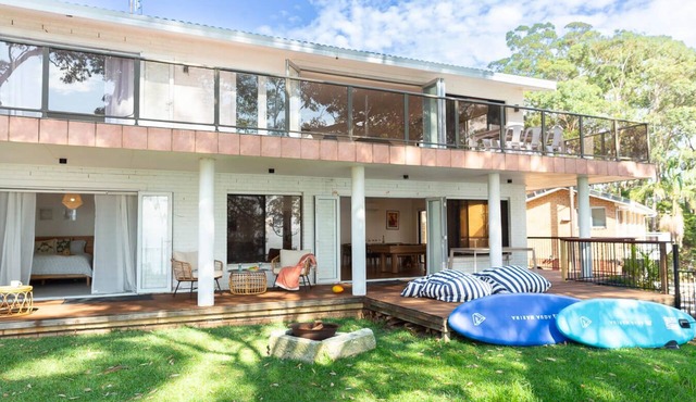 Collingwood Villa, A large family beachfront escape -Dog friendly! Can sleep 18