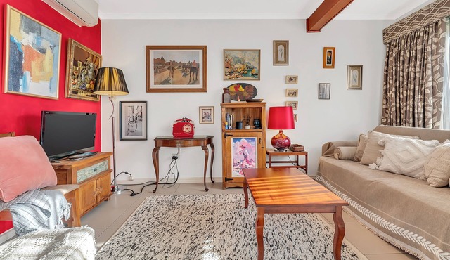 Colour Pop Cottage - A vibrant courtyard retreat perfect for long stays