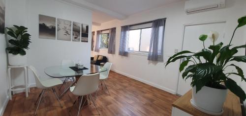 Como Beach Apartments