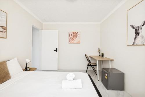 Convenient Double Stay in Vibrant Cabramatta - Shared Bathroom