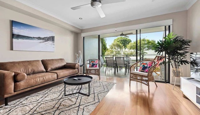 Convenient + Spacious! 3Bed/2.5Bath/1Car~Townhouse