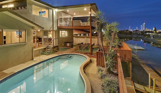 Coral Waterfront, Broadbeach