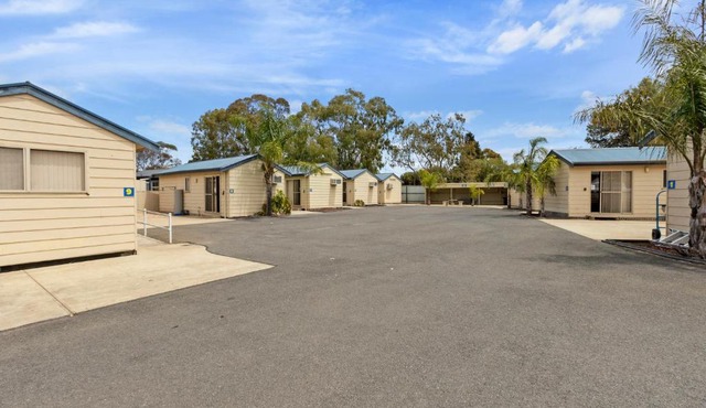 Costello Hotels - Moonta Bay Cabins
