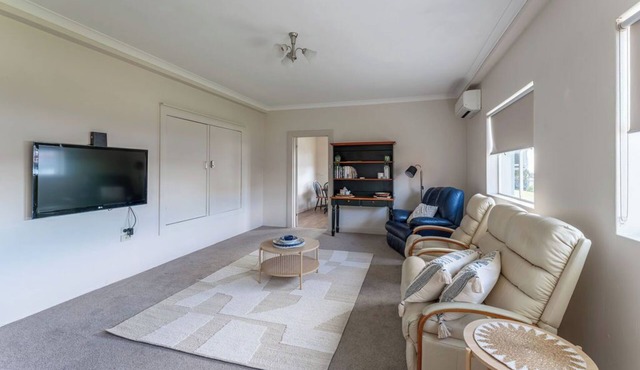 Cosy and Comfortable Unit with Parking & Wifi