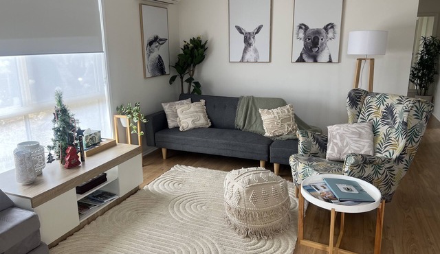 Cosy Stirling cottage walking distance to the beach,