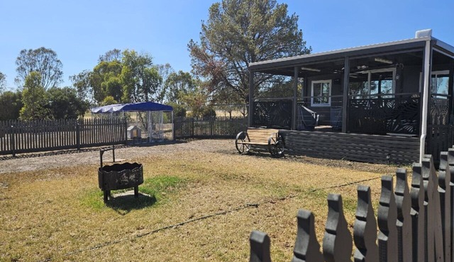 Cottage by the Lake - Pet friendly