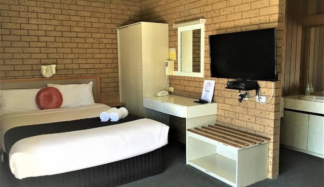 Country Home Motor Inn