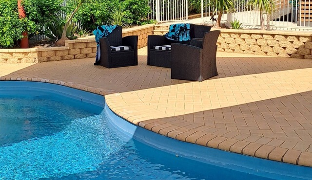 Couples' Retreat, North Broken Hill w/Pool - 5mins drive to town!