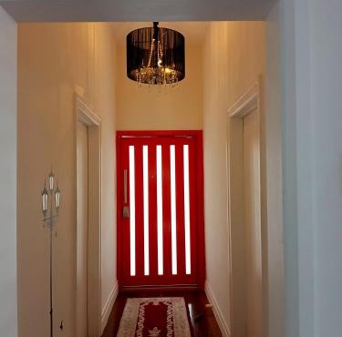 Cozy and Peaceful home surrounding by cafes and restaurants