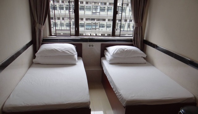 Cozy Standard Twin Bedroom