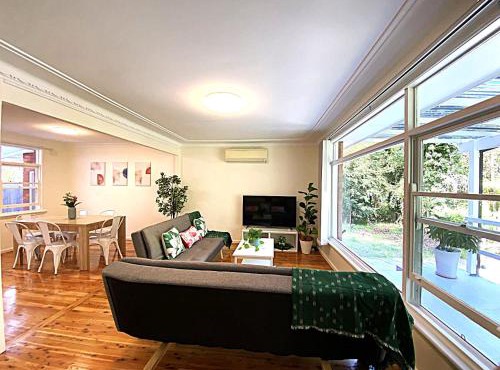 Creekside House - 3 bedrooms & 2 bathrooms entire house