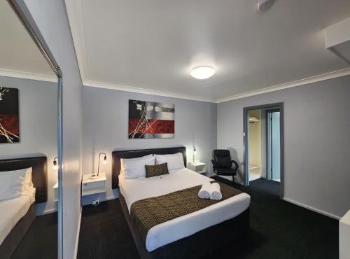 Crest Motor Inn
