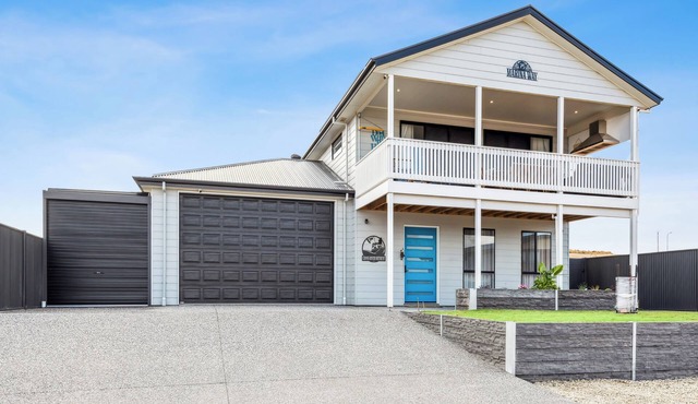 CROSS RIVER RETREAT, MANNUM WATERS