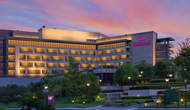 Crowne Plaza Shanghai Anting - 20 Minutes drive to National Exhibition and Convention Center & 15 Minutes drive to F1