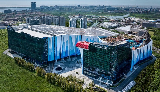 Crowne Plaza Shanghai Snow World by IHG