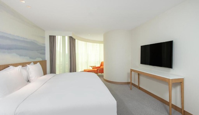 Crowne Plaza Zhuhai City Center by IHG