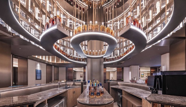 Crystal Hotel qingdao wusi plaza haijing