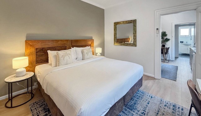 Cute 1 bedroom with private courtyard garden