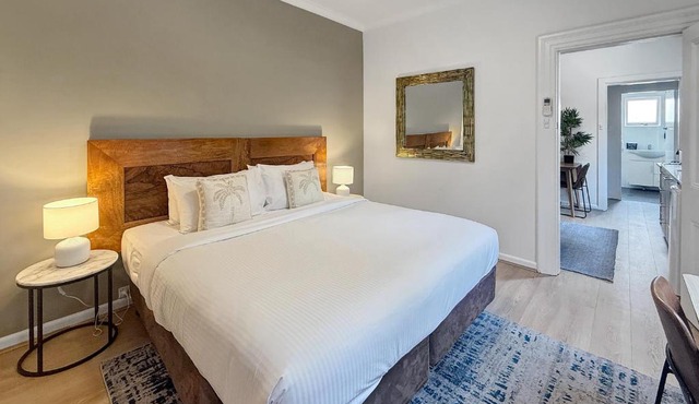 Cute 1 bedroom with sunny courtyard garden