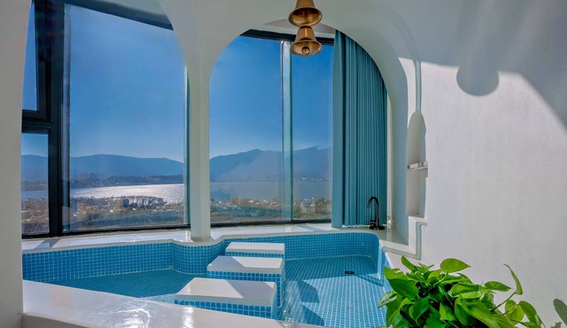 Dali Canghai Xueyue Seaview Hotel