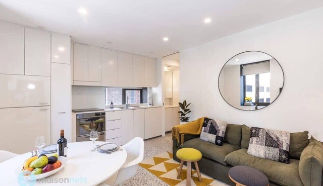 Darlinghurst Apt W A/C Balcony Only A Walk To CBD