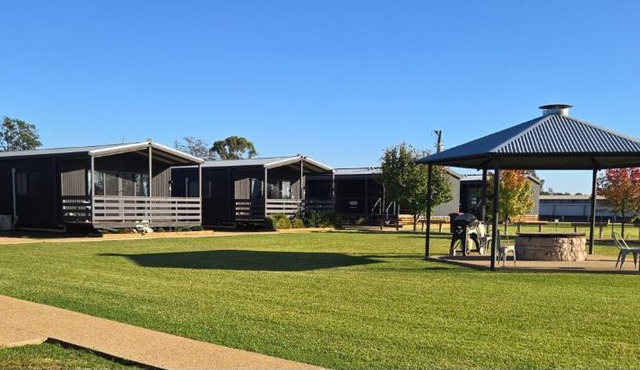 Darlington Point Accommodation Village