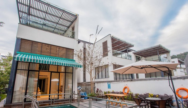 Deluxe Villa in Mingyue Mountain and Stream