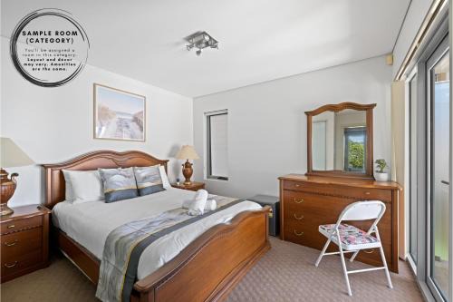 Deluxe Waterfront Queen Room in Caringbah South - Gorgeous Views All Around - Shared Bathroom