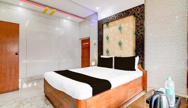 DeluxeRUPASHI RESTAURANT AND GUEST HOUSE