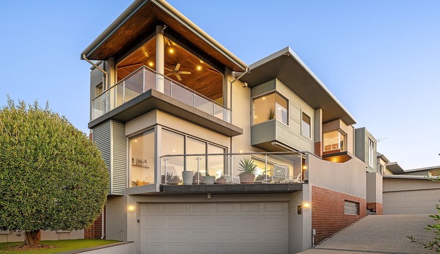 Designer Luxury 3brd - Epic Views - South Perth