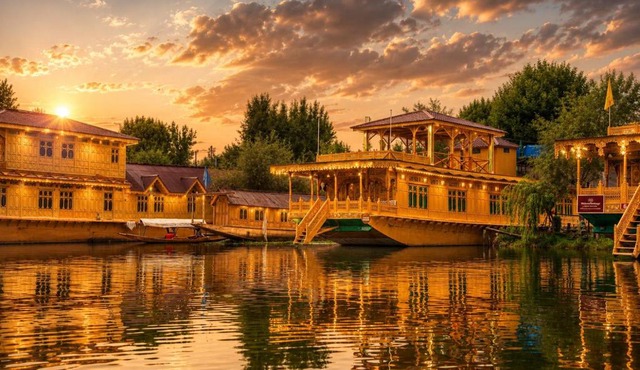 Dilnaaz Group Of Houseboats