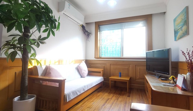 discovering SH Sunny subway apartment in downtown