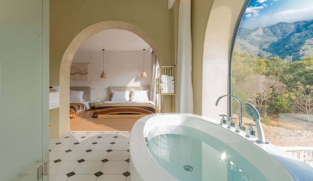Distant Mountain Guesthouse