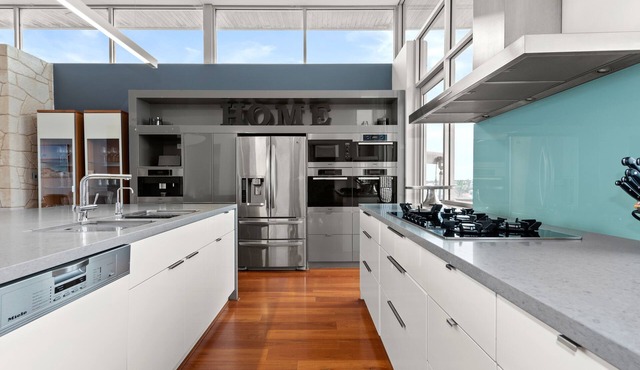 Dolphin Break: right on the beach with AMAZING OCEAN VIEWS and plunge pool