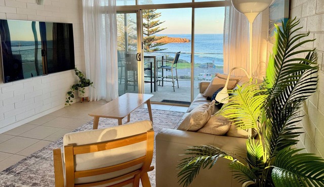 Dolphins 7: 'A View To Remember' with Breathtaking Horseshoe Bay Views
