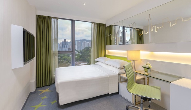 Dorsett Room with queen bed - Free Wifi+Pool+Gym
