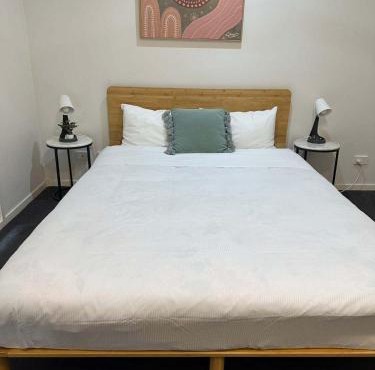 Double Bed Room with Ensuite Bath-Peaceful location