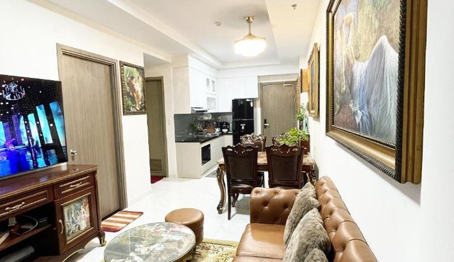 Ductaigallery's Entire Apt & Happy One Building