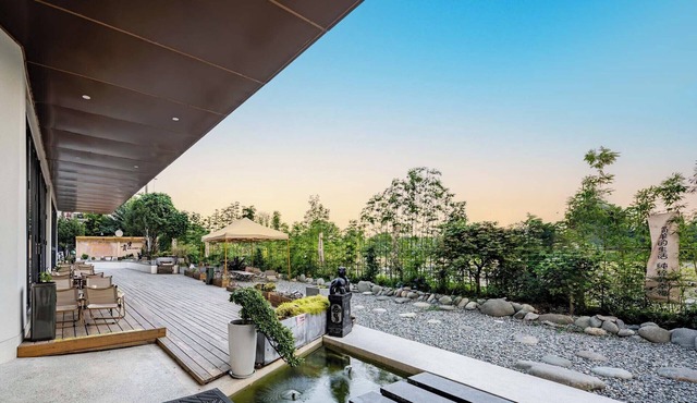 Dujiangyan Gongzuo Private HotSpring Inn