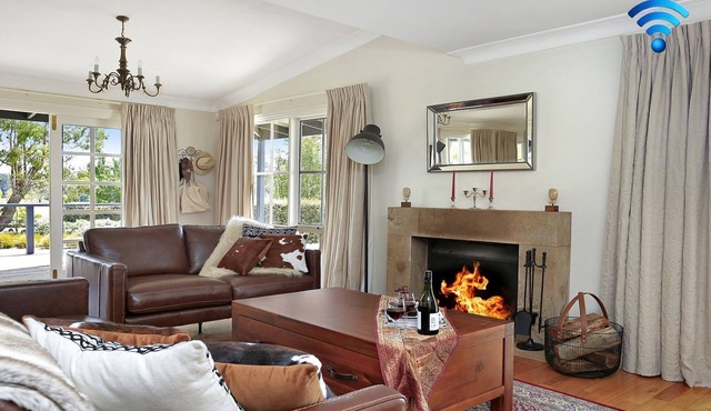 Duncraig House –open fireplace, spa, pet friendly