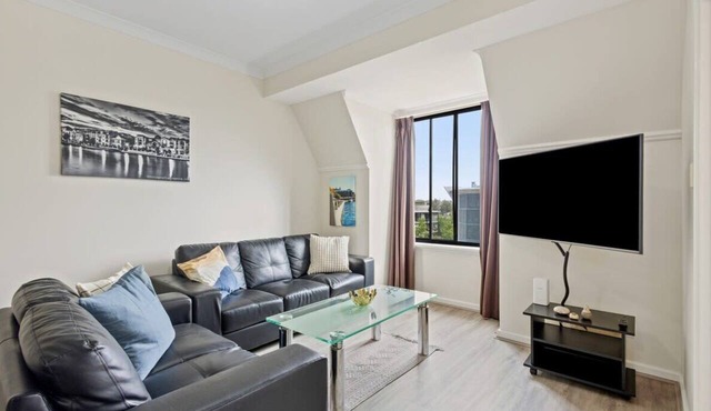 East Perth Apartment with Free Wi-Fi and Parking